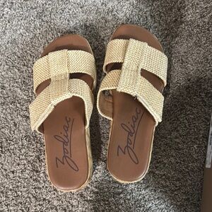 Zodiac Women's Cream Woven Sandals